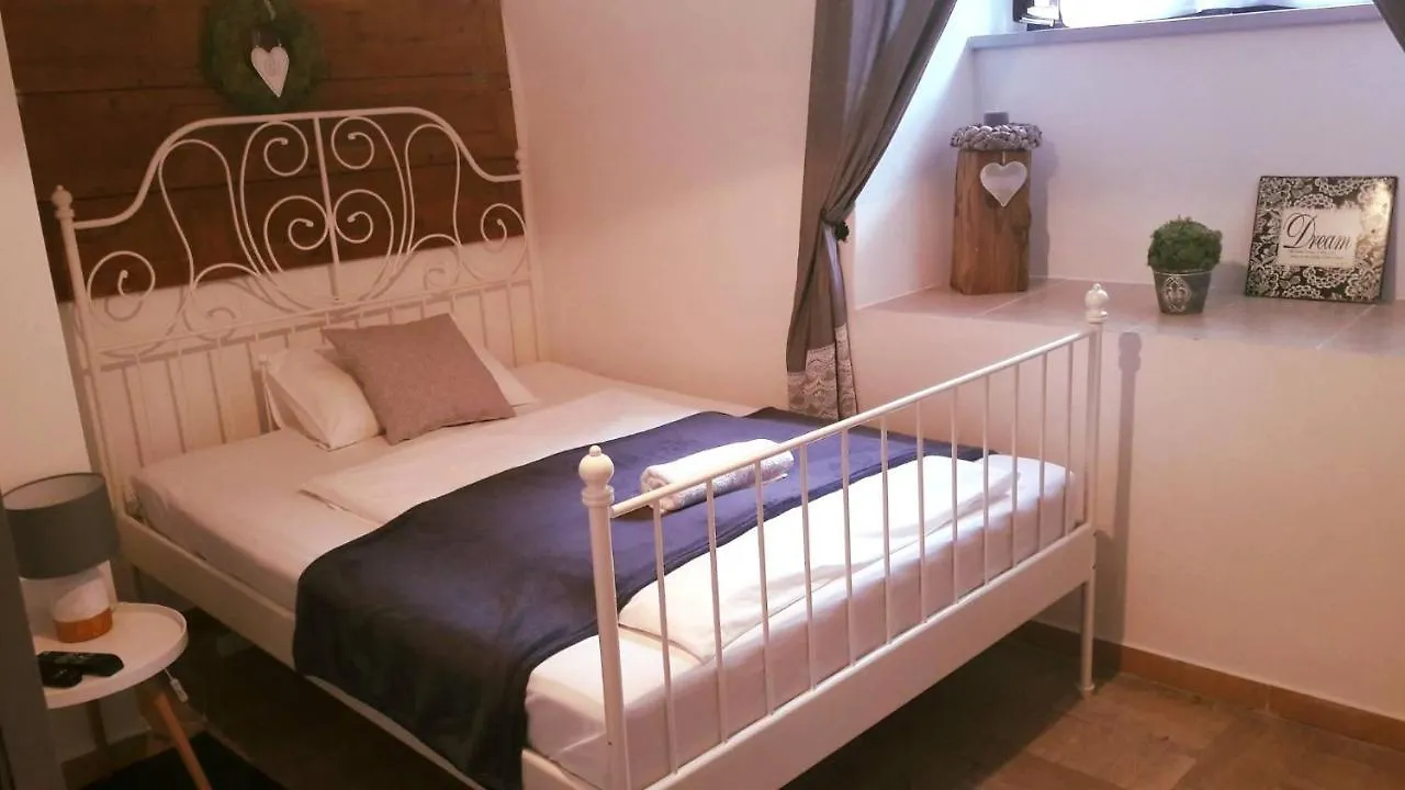 Eletteli Apartman Apartment Eger Hungary